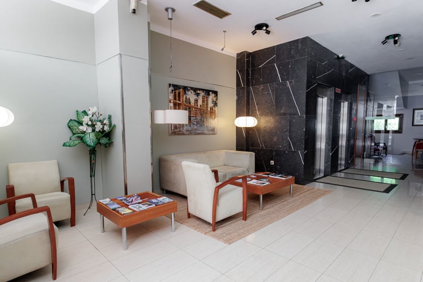 El hotel Ciudad de Cangas de Onís le ofrece lujo y comodidad en un entorno único, muy cerca del Puente Romano de la ciudad y con unos servicios de calidad superior. Habitaciones e instalaciones totalmente renovadas, con nueva gerencia y con todas las comodidades, para que su estancia sea relajada y cómoda. En nuestro hotel le ofrecemos habitaciones estandar y amplias habitaciones superiores con salón
